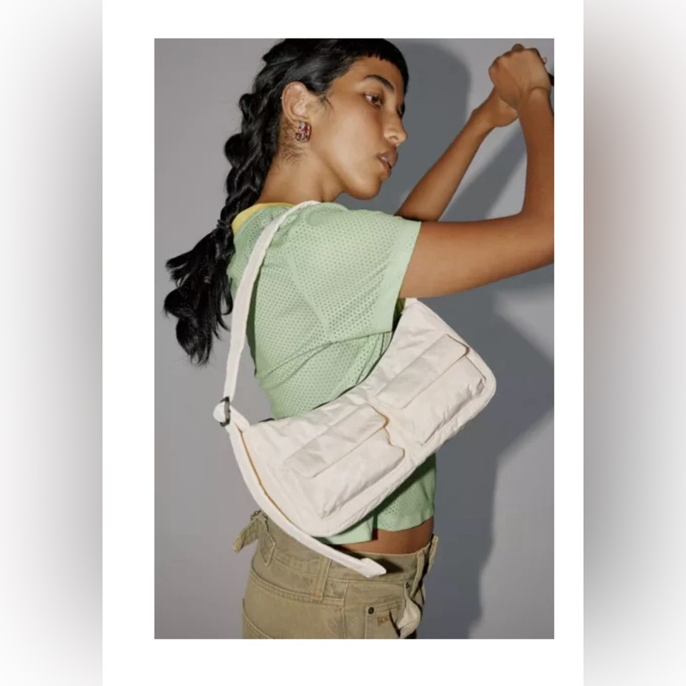 BAGGU cargo shoulder bag in ivory